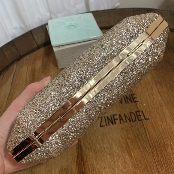 Women's Gold Sparkle NWOT
Embellished Crossbody Clutch Bag - Picture 7 of 7